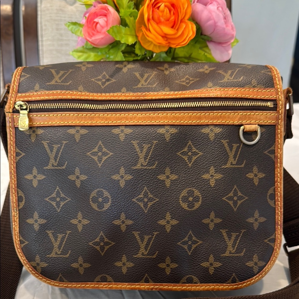Authentic Louis Vuitton Bosphore Crossbody Bag - Picture 3 of 15